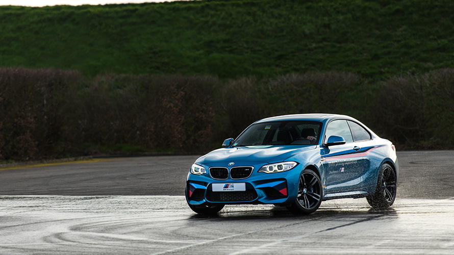 BMW DRIVING EXPERIENCE. BMW DRIVING EXPERIENCE.
